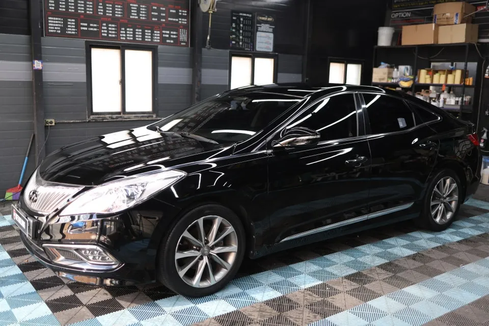 Hyundai Azeraのガラスコーティング事例|費用目安・仕上がり 施工写真 1-3