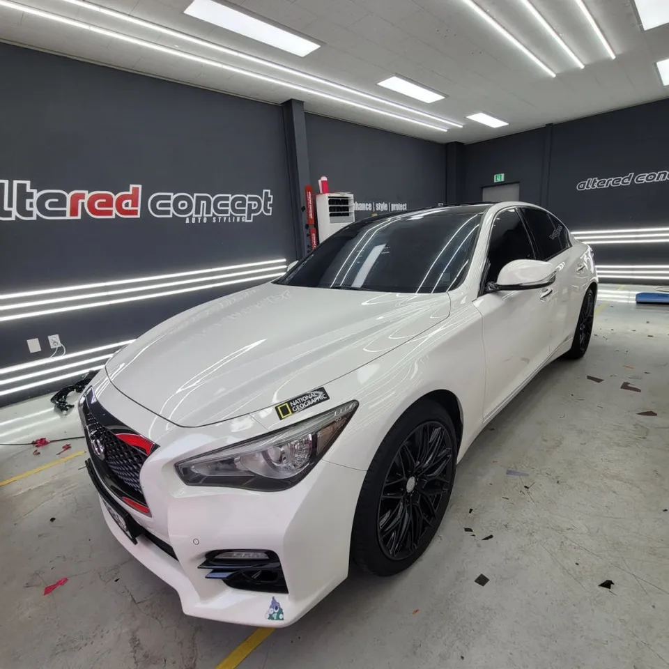 Infiniti Q50のカーラッピング事例｜費用目安・仕上がり 施工写真 1-2