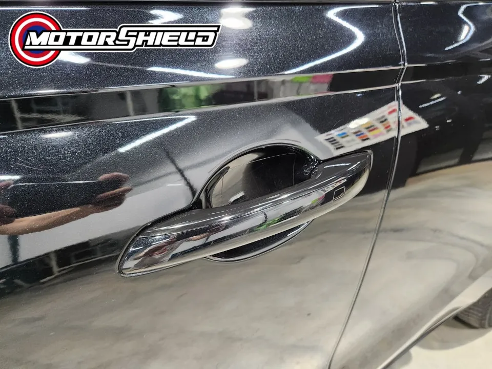 Genesis GV70のカーラッピング事例|クロームメッキの印象変化 施工写真 3-1