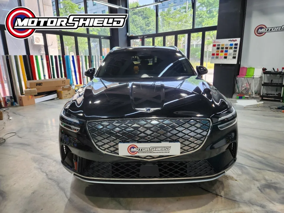 Genesis GV70のカーラッピング事例|クロームメッキの印象変化 施工写真 3-3