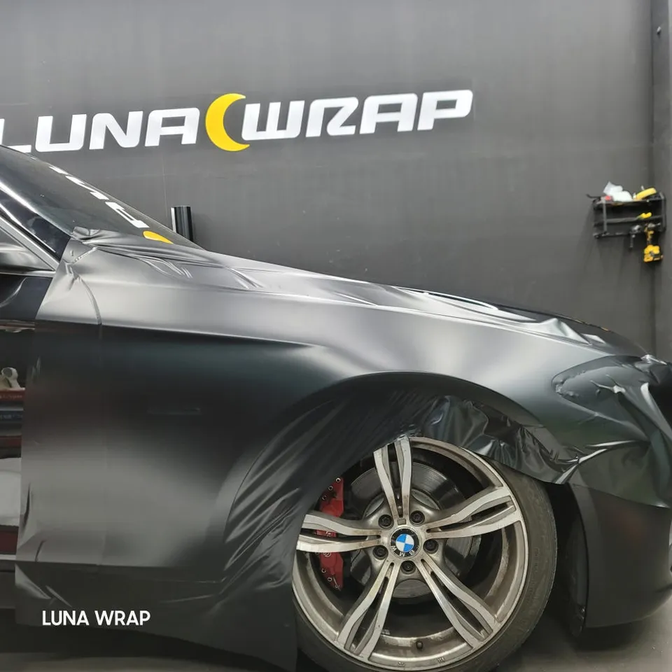 BMW 5 Seriesのカーラッピング事例｜費用目安・仕上がり 施工写真 2-2