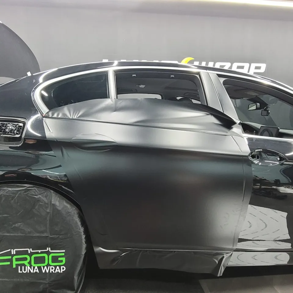 BMW 5 Seriesのカーラッピング事例｜費用目安・仕上がり 施工写真 1-3