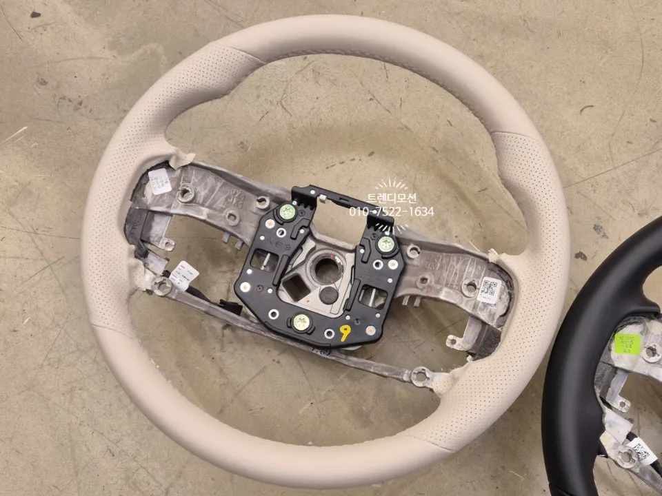 Genesis GV70 steering wheel - Genesis GV70 Steering Wheel Customization Review photo 4