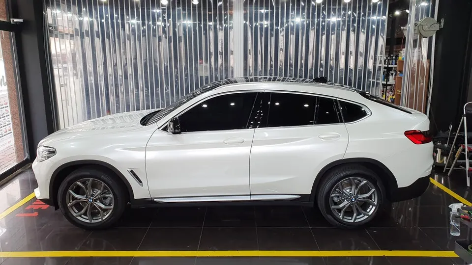 BMW X4のカーラッピング事例｜費用目安・仕上がり 施工写真 1-3