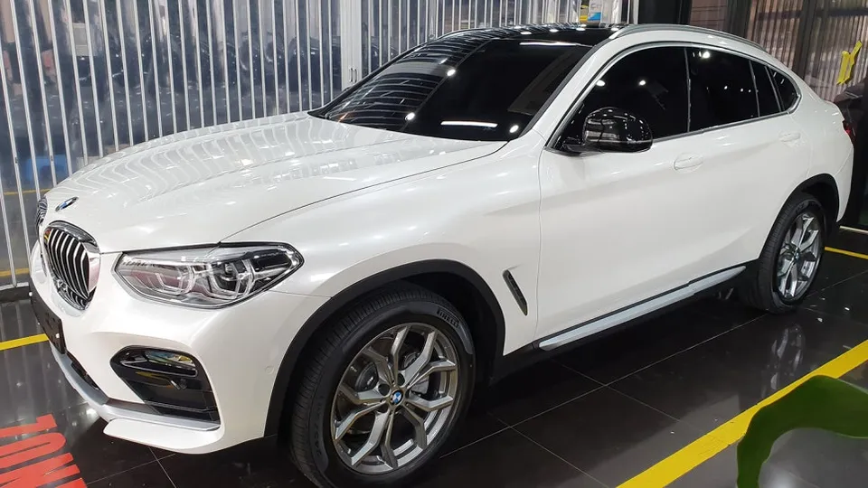 BMW X4のカーラッピング事例｜費用目安・仕上がり 施工写真 2-3
