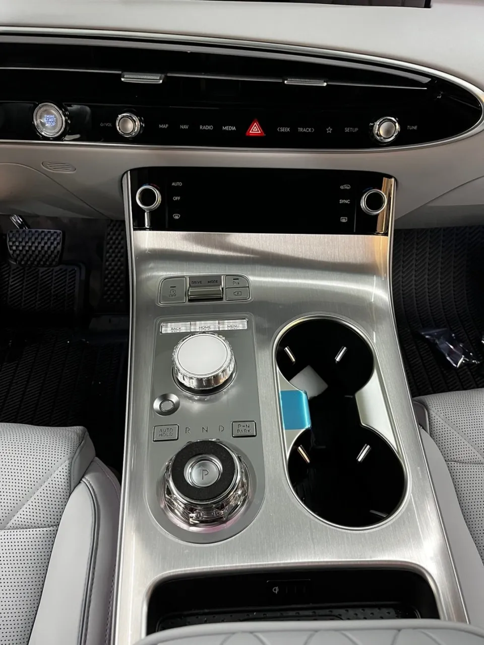 Genesis GV70のPPF施工事例｜傷防止と高級感維持 施工写真 2-2