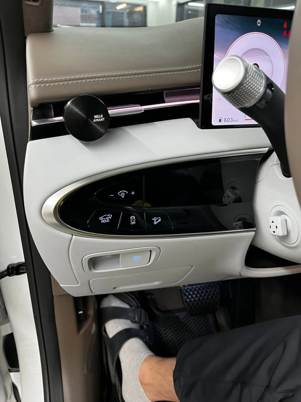 Genesis GV70のPPF施工事例｜傷防止と高級感維持 施工写真 4-2