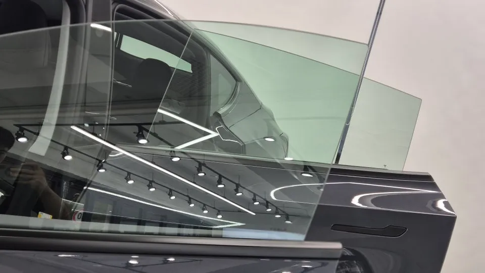 Tesla Model YのPPF施工事例|費用目安と仕上がり 施工写真 1-3