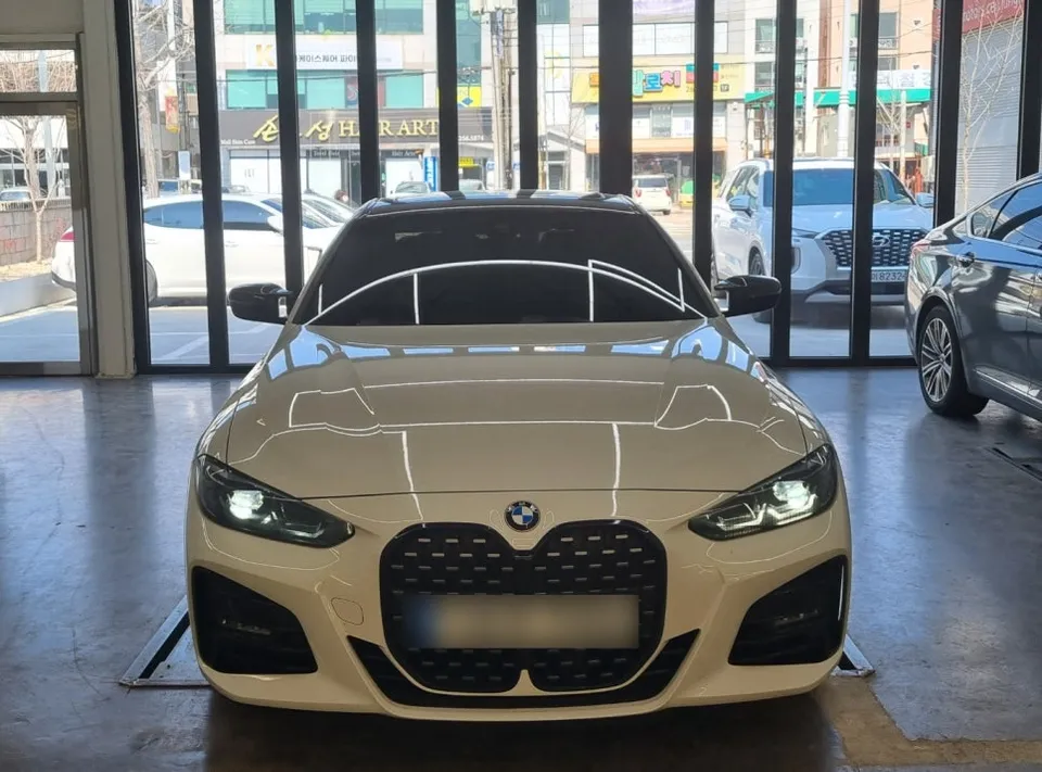 BMW 4 Series G22 ambient lighting installation result