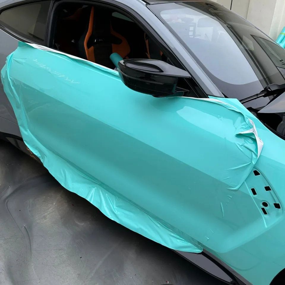 BMW M4のカーラッピング事例 施工写真 1-2