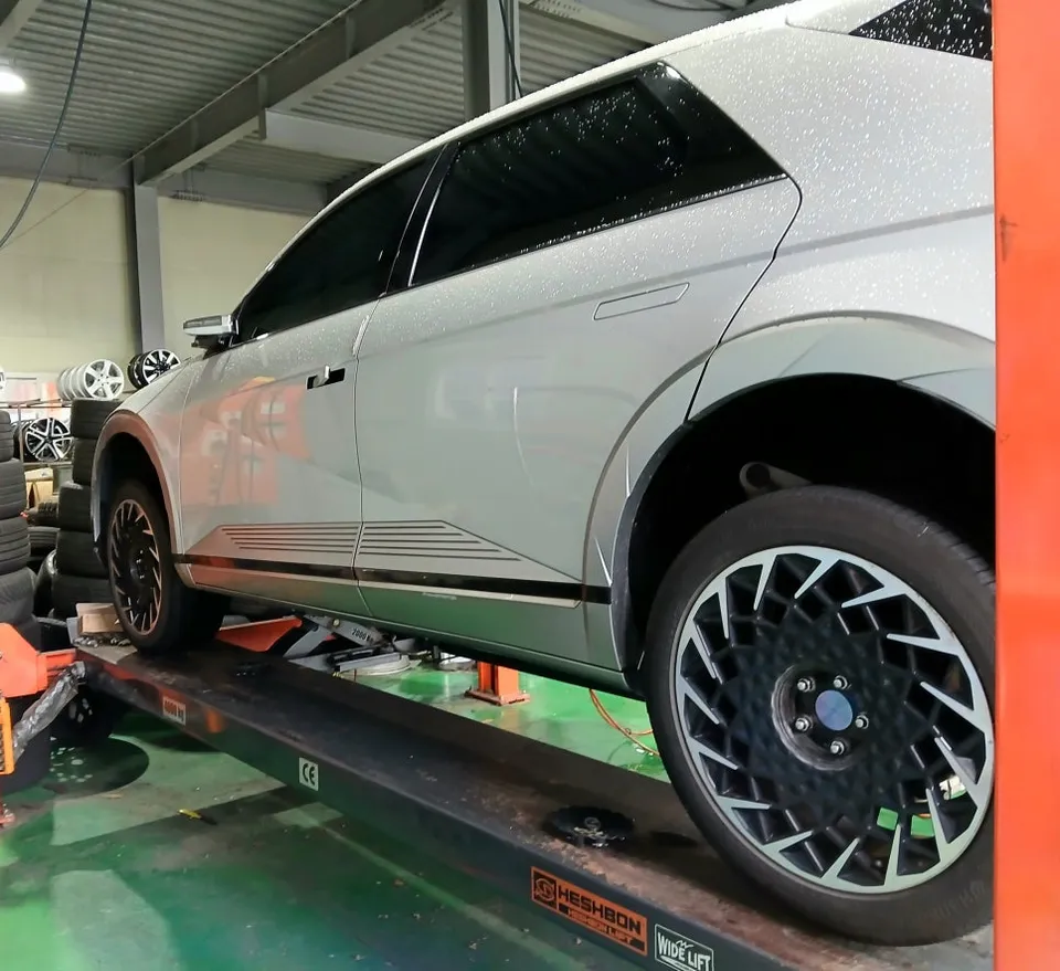 Hyundai IONIQ 5 wheel repair - Hyundai IONIQ 5 Wheel Repair Review — Black Coating & Diamond Cut photo 3