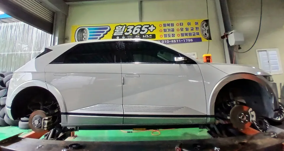 Hyundai IONIQ 5 wheel repair - Hyundai IONIQ 5 Wheel Repair Review — Black Coating & Diamond Cut photo 4