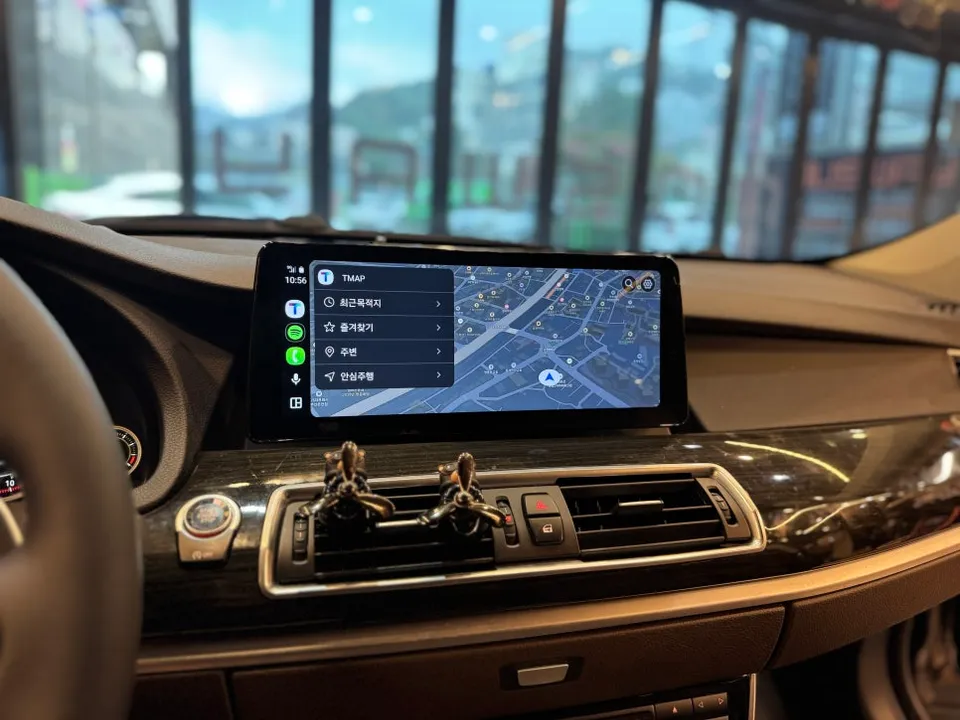 BMW 5 Series F10のAndroid Auto・CarPlay取付事例 施工写真 1-2