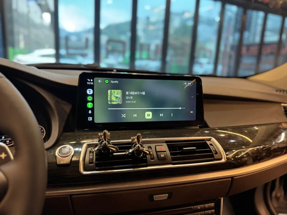 BMW 5 Series F10のAndroid Auto・CarPlay取付事例 施工写真 2-2