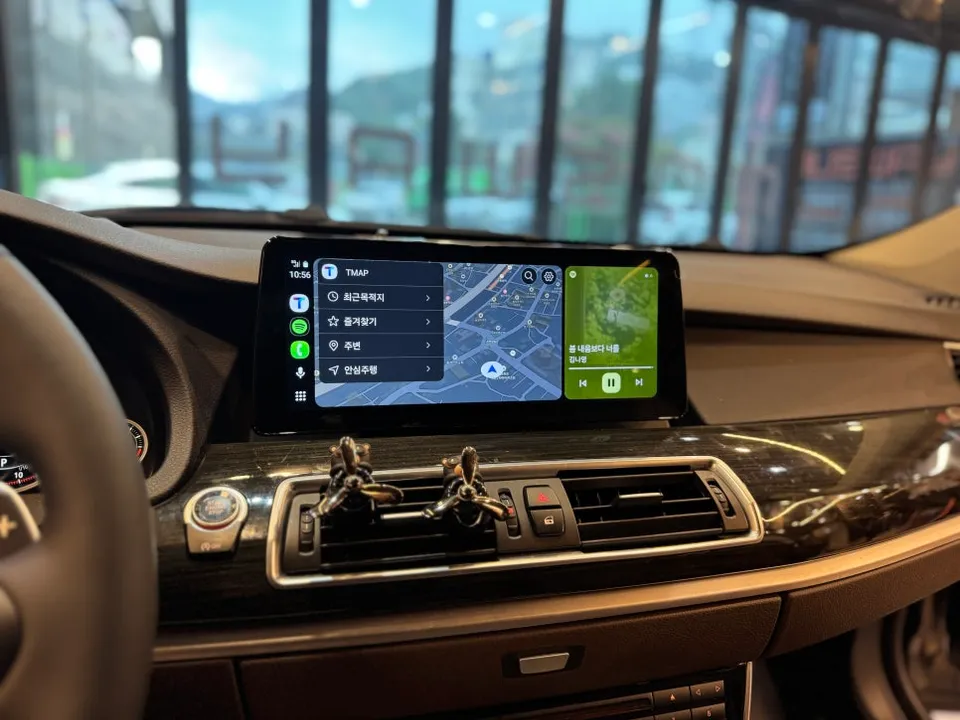 BMW 5 Series F10のAndroid Auto・CarPlay取付事例 施工写真 3-2