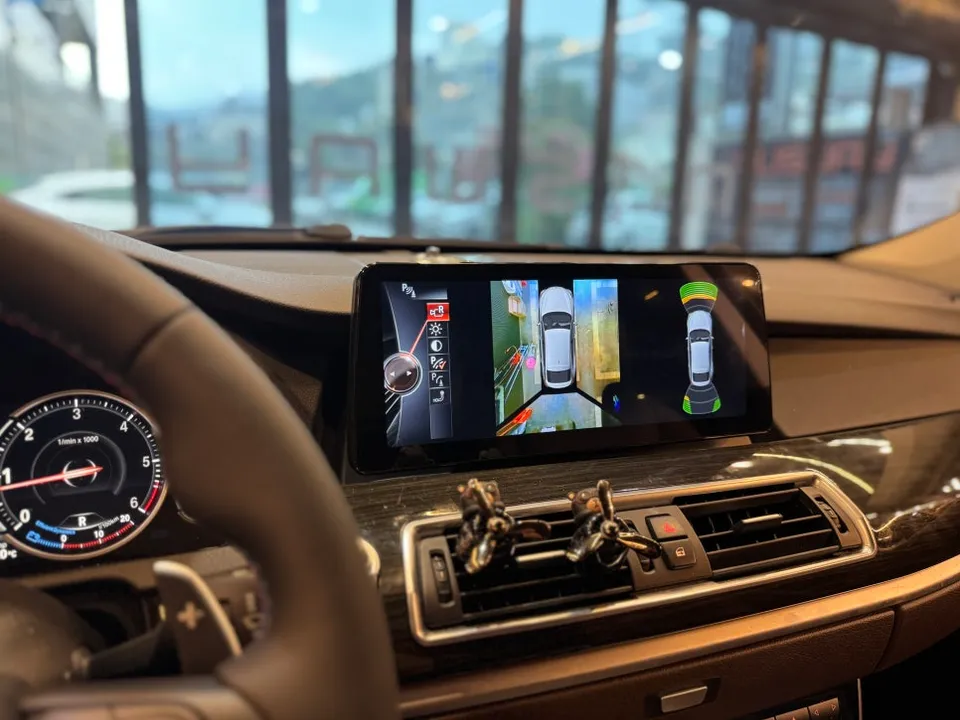 BMW 5 Series F10のAndroid Auto・CarPlay取付事例 施工写真 4-2