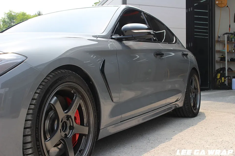Genesis G70のカーラッピング事例｜ナ尔多グレー 施工写真 3-3