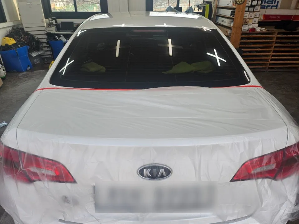 Kia K7のカーフィルム施工事例|断熱・UVカット効果 施工写真 3-2
