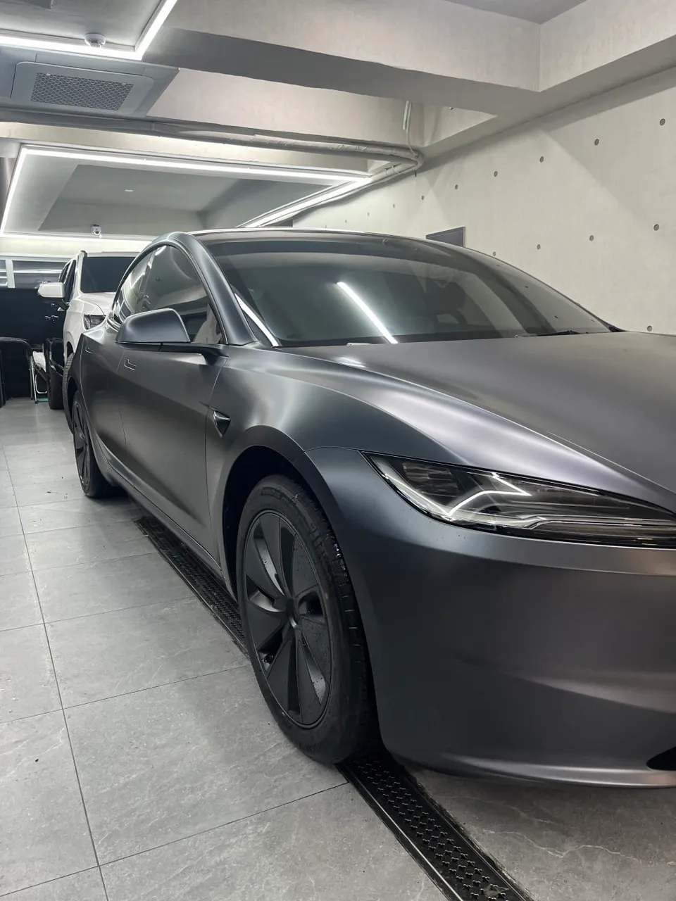 Tesla Model 3の無光PPF施工事例｜費用目安・仕上がり 施工写真 1-3