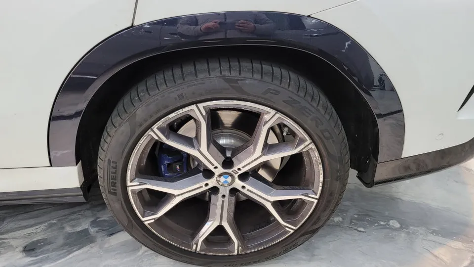 BMW X6のカーラッピング事例｜費用目安・仕上がり 施工写真 1-2