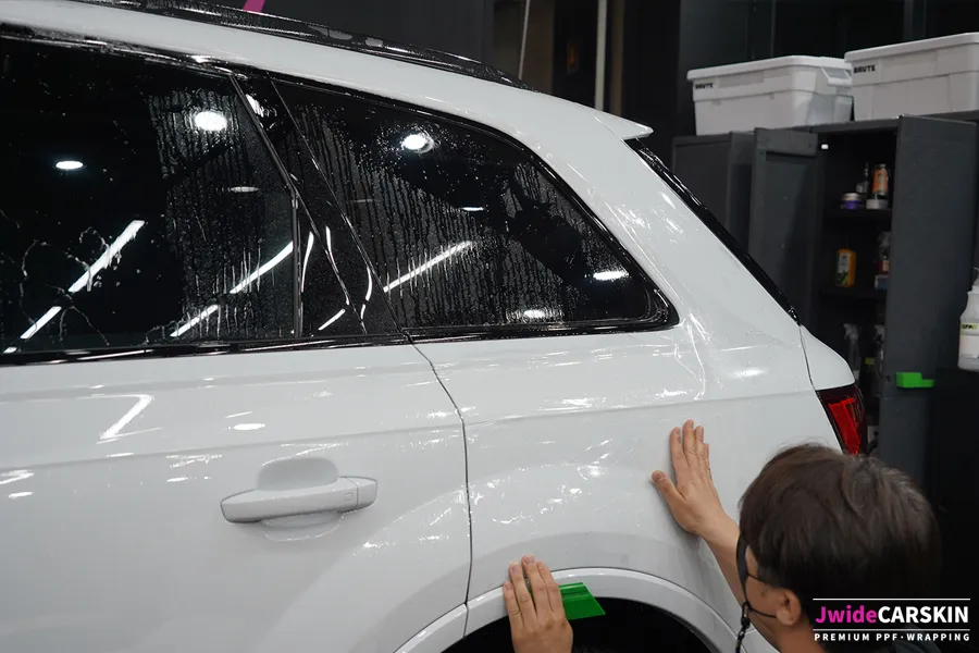 Audi Q7のPPF施工事例｜傷防止と美観維持 施工写真 2-2