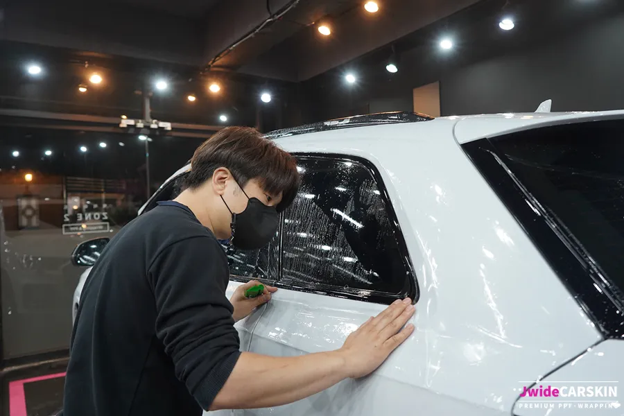 Audi Q7のPPF施工事例｜傷防止と美観維持 施工写真 3-2