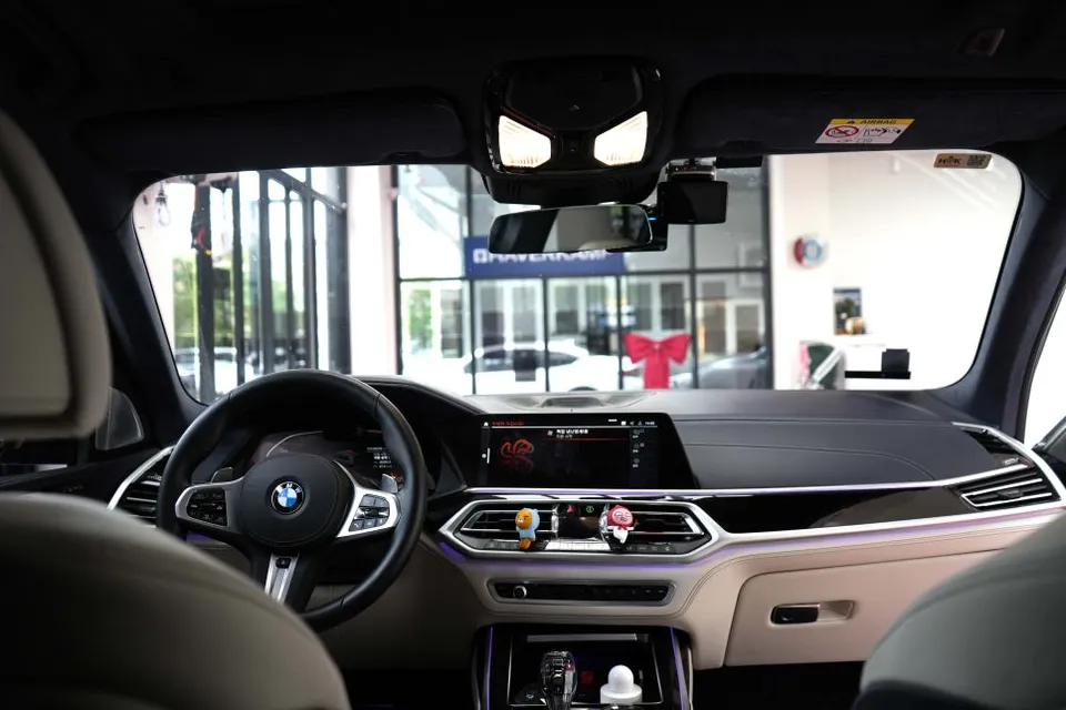 BMW X7 dash cam - BMW X7 Dash Cam Installation Review: Cost & Results photo 3