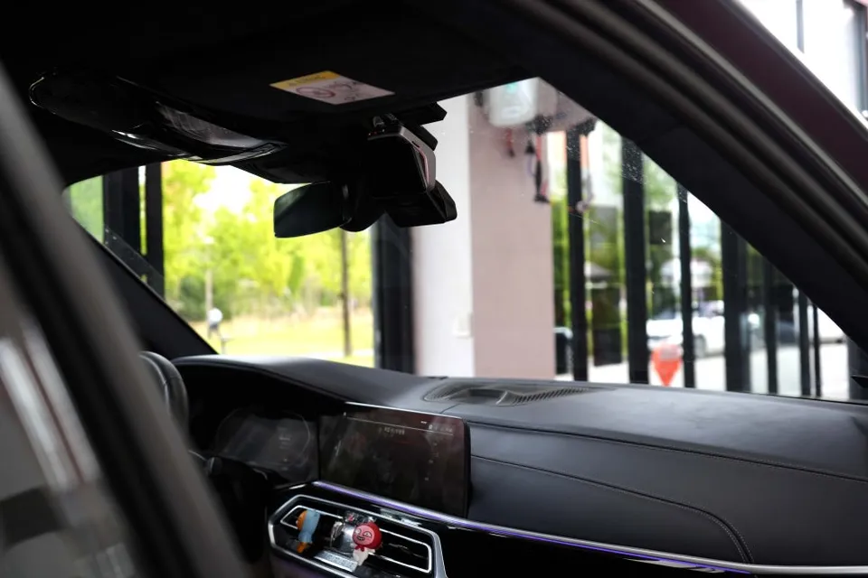 BMW X7 dash cam - BMW X7 Dash Cam Installation Review: Cost & Results photo 4