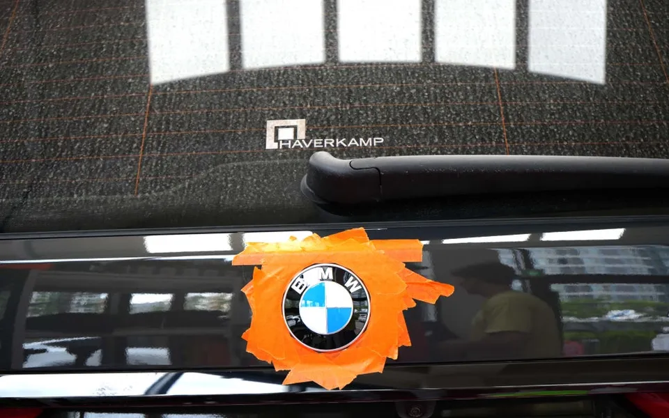 BMW X7のドライブレコーダー取付事例 施工写真 4-2