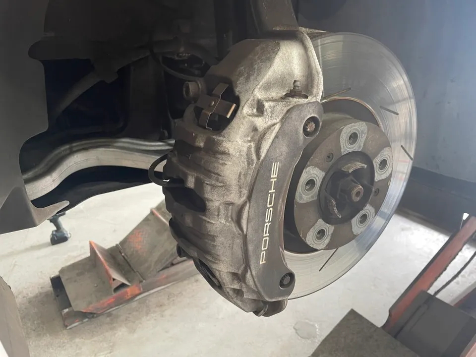 Porsche Panamera caliper painting - Porsche Panamera Caliper Paint Review - Stunning Red Finish photo 3