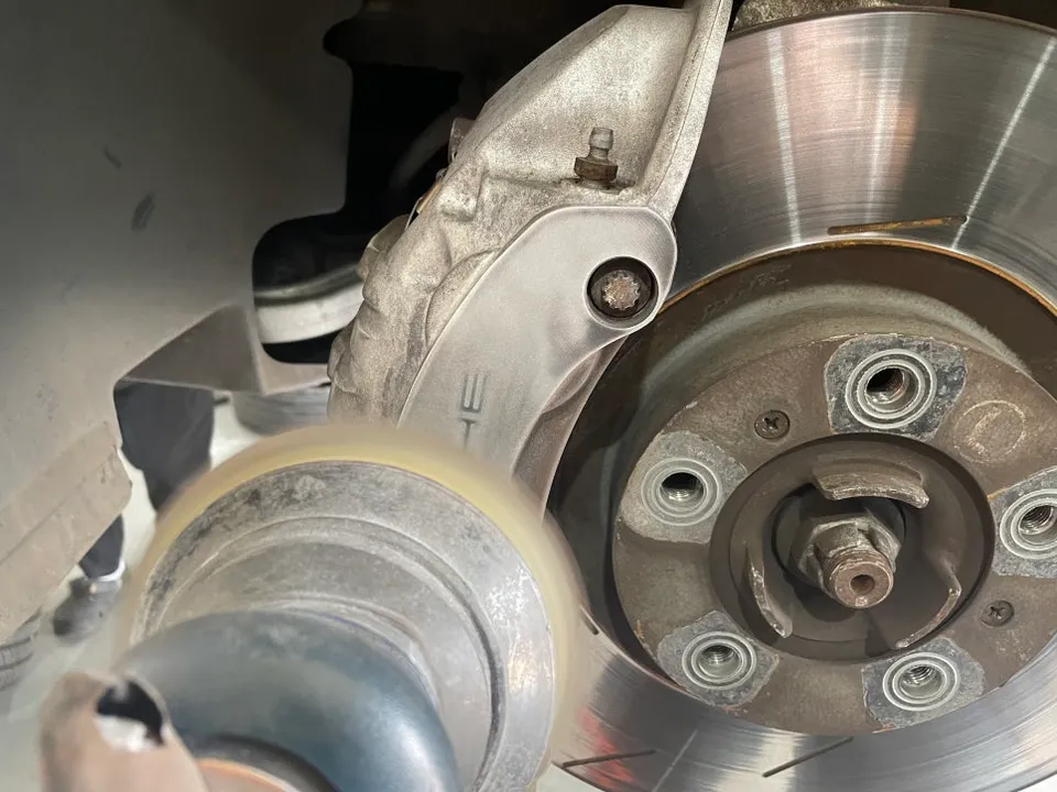 Porsche Panamera caliper painting - Porsche Panamera Caliper Paint Review - Stunning Red Finish photo 6