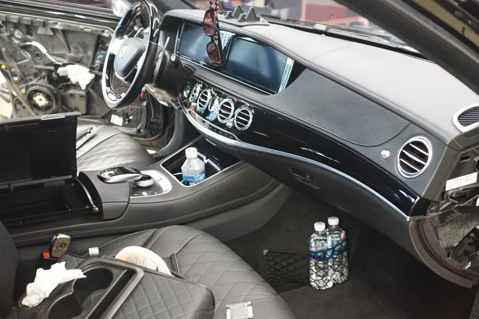 Mercedes-Benz S-Class W222 ambient lighting - Mercedes-Benz S-Class W222 Ambient Lighting Upgrade: 64 Colors photo 3