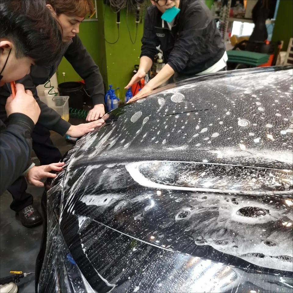 BMW i4 PPF施工事例｜飛び石傷から愛車を守る 施工写真 1-1