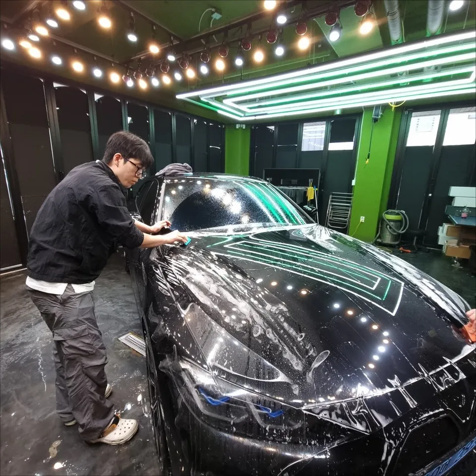 BMW i4 PPF施工事例｜飛び石傷から愛車を守る 施工写真 1-2