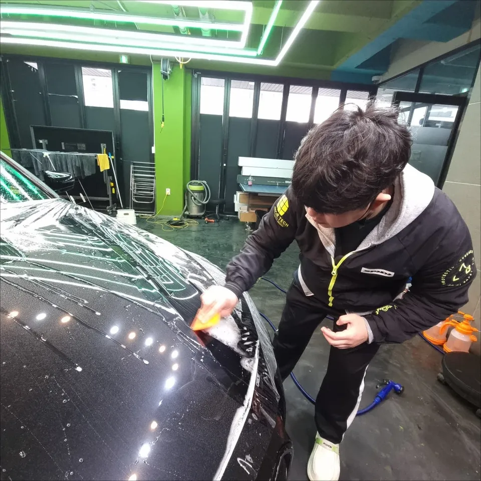 BMW i4 PPF施工事例｜飛び石傷から愛車を守る 施工写真 2-2