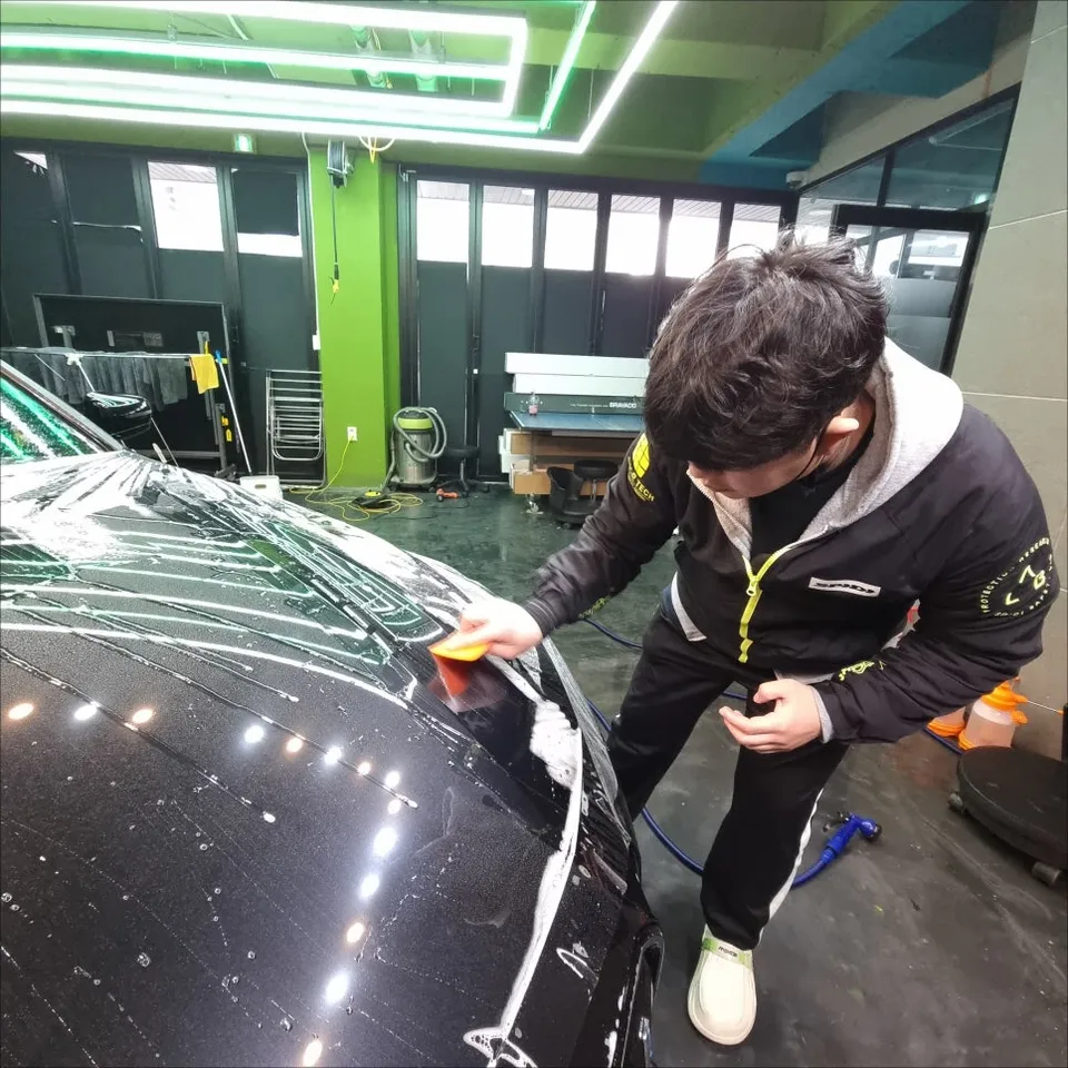 BMW i4 PPF施工事例｜飛び石傷から愛車を守る 施工写真 3-2