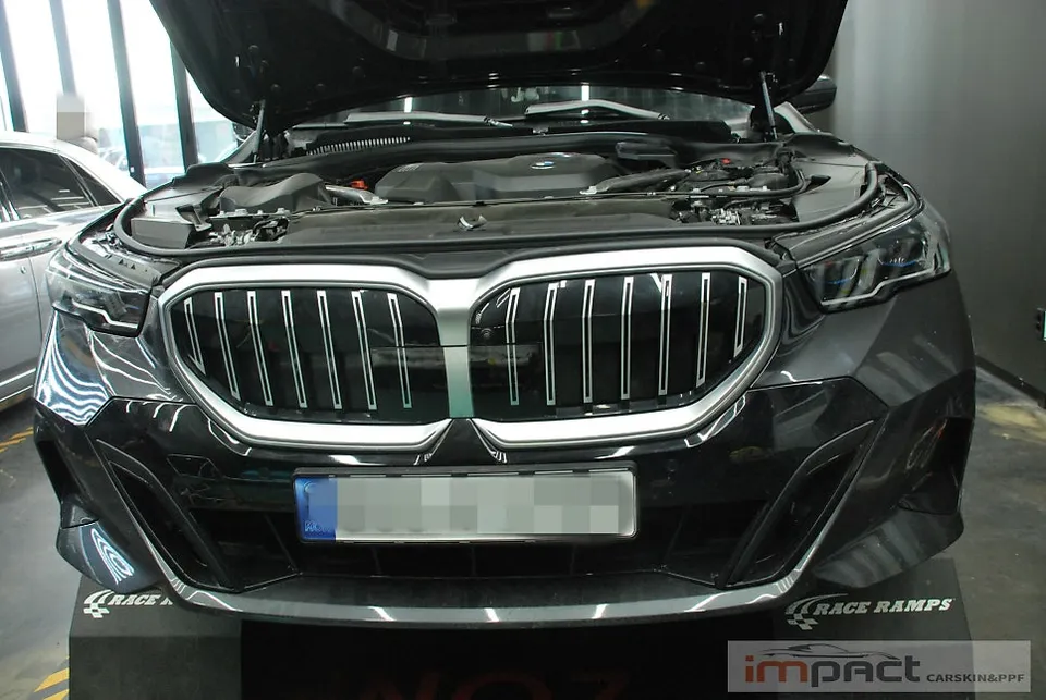 BMW 5 Series G60のカーラッピング事例｜費用目安・仕上がり 施工写真 3-1