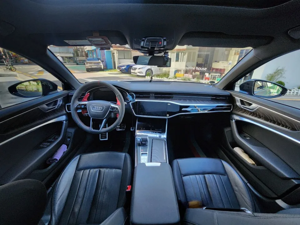 Audi A6 C8のカーラッピング事例｜内装カスタムで高級感アップ 施工写真 1-3