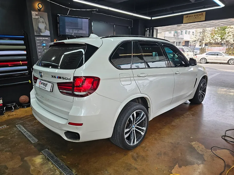 BMW X5のカーフィルム施工事例 施工写真 4-2