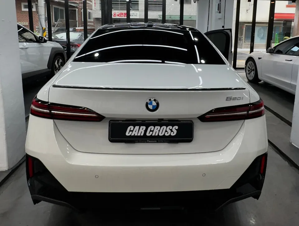 BMW 5 Series G30 カーラッピング事例:費用目安と仕上がり 施工写真 1-1