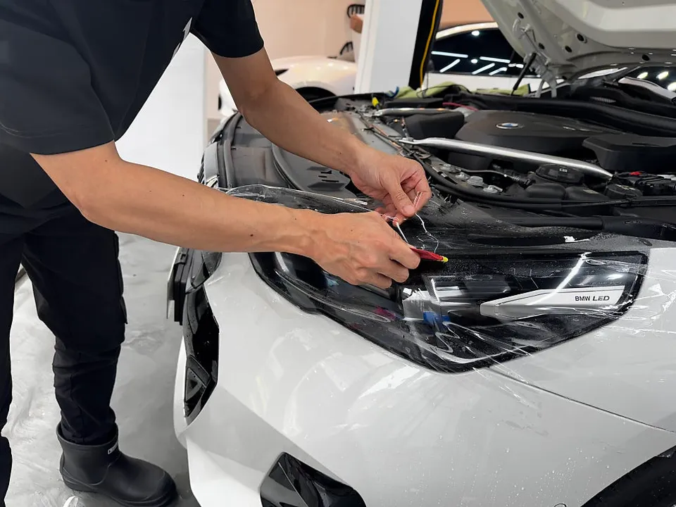 BMW 5 Series G30 カーラッピング事例:費用目安と仕上がり 施工写真 3-2