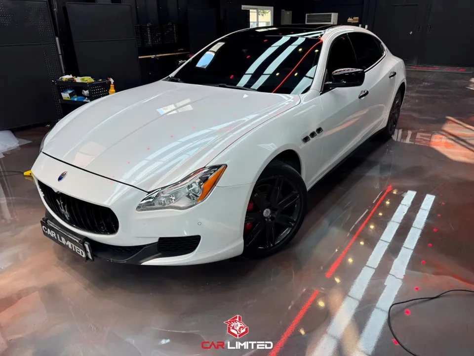 Maserati Quattroporteのカーラッピング事例|費用目安・仕上がり 施工写真 1-2