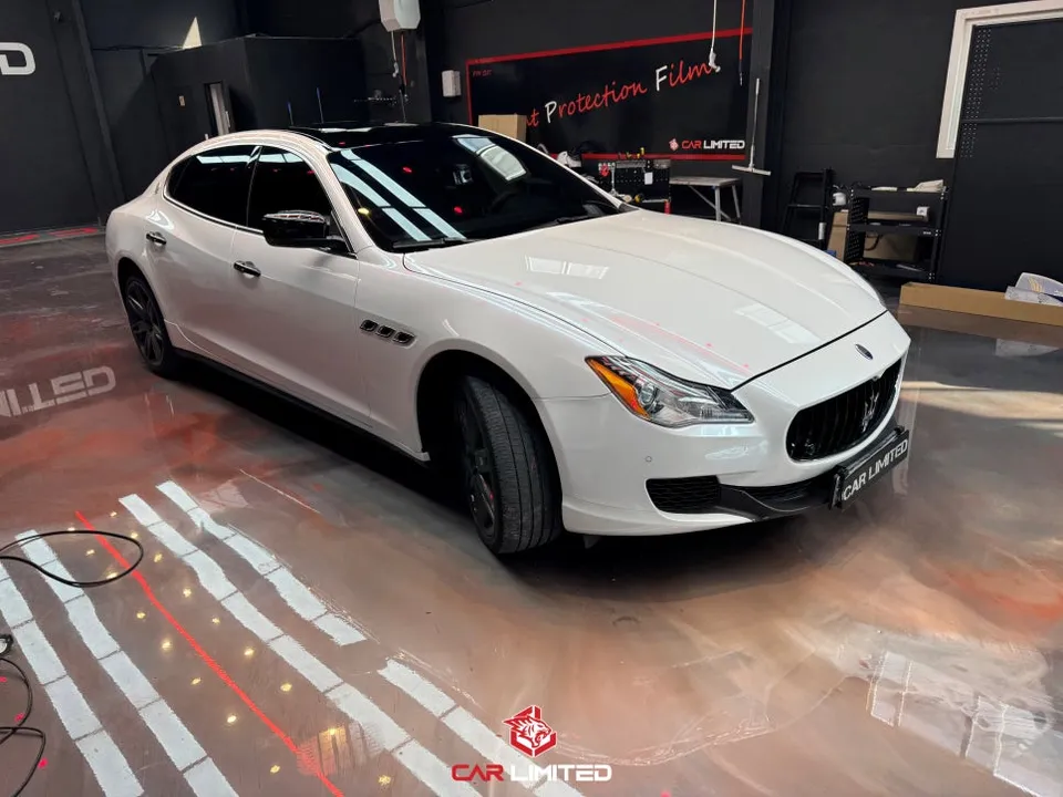 Maserati Quattroporteのカーラッピング事例|費用目安・仕上がり 施工写真 2-2