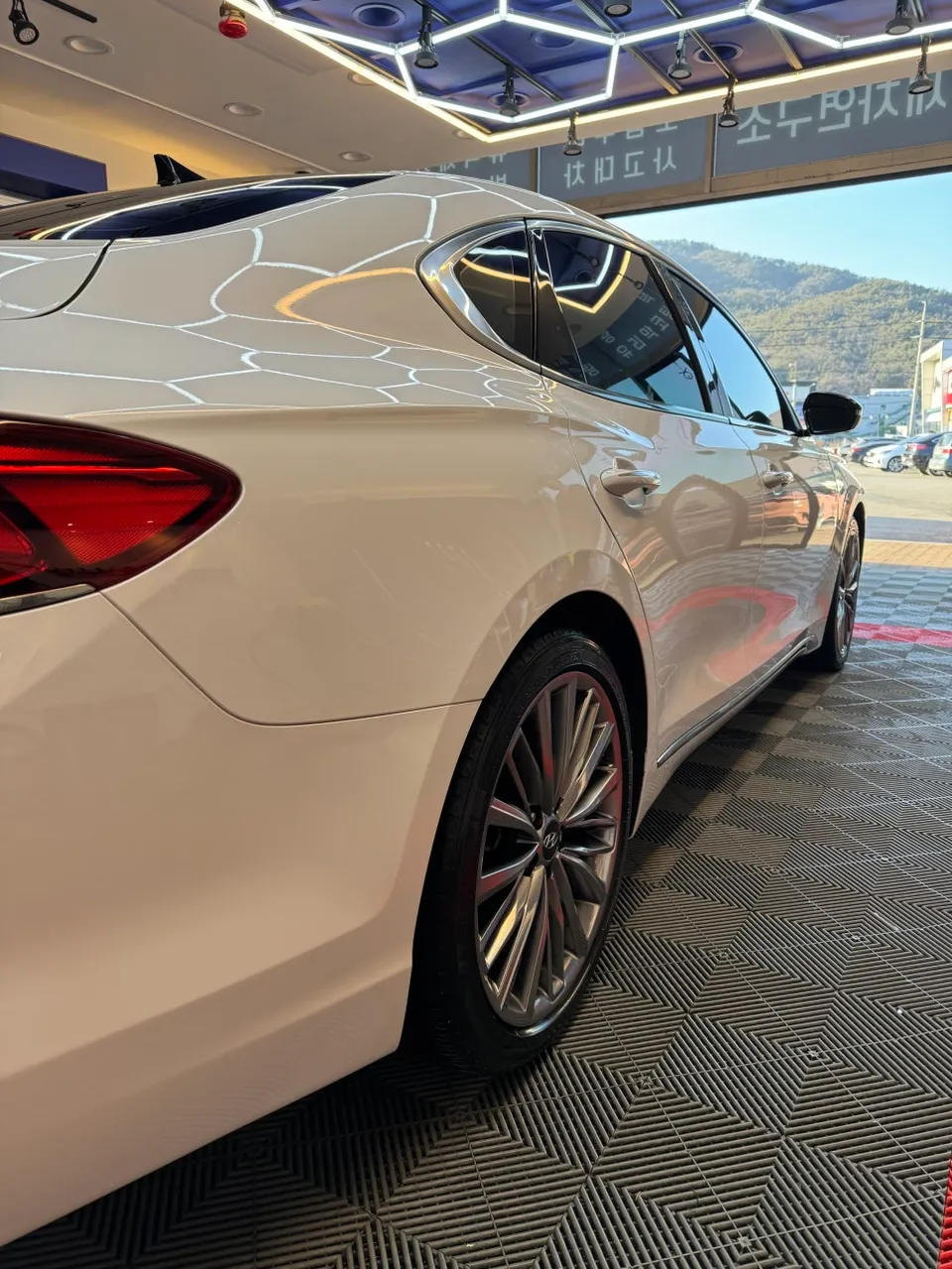 Hyundai Grandeur IGのガラスコーティング事例|費用目安・仕上がり 施工写真 1-3