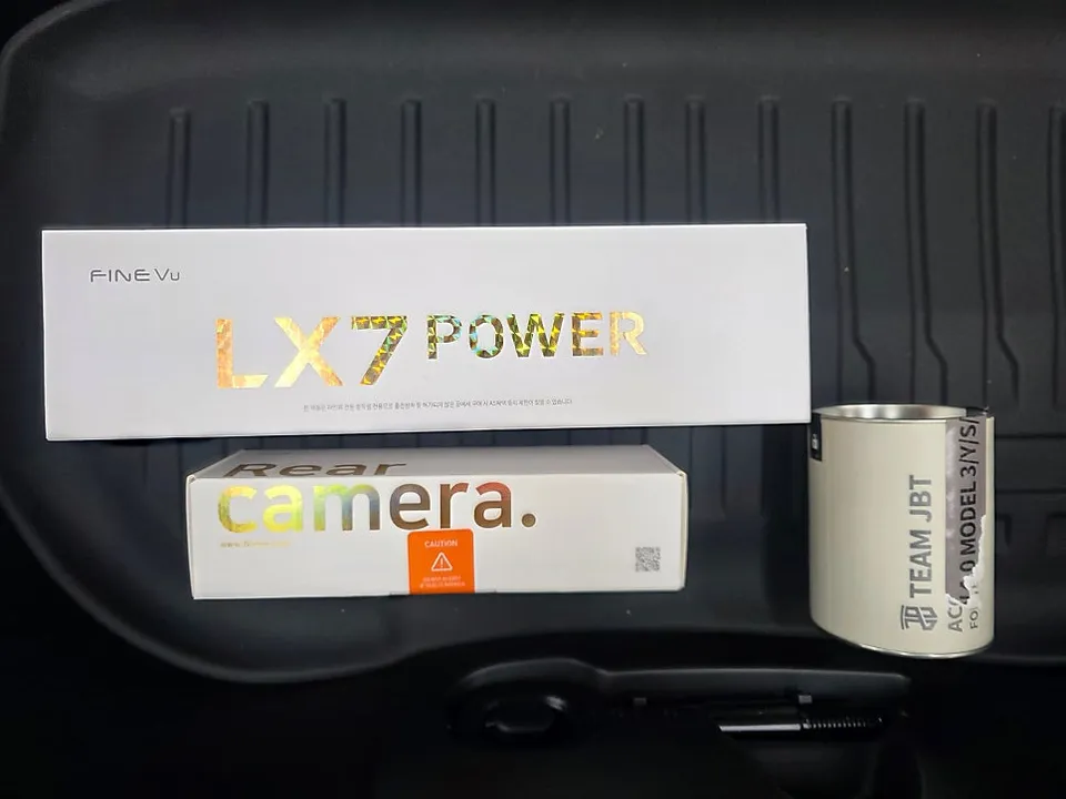 BMW X7のドライブレコーダー取付事例 施工写真 2