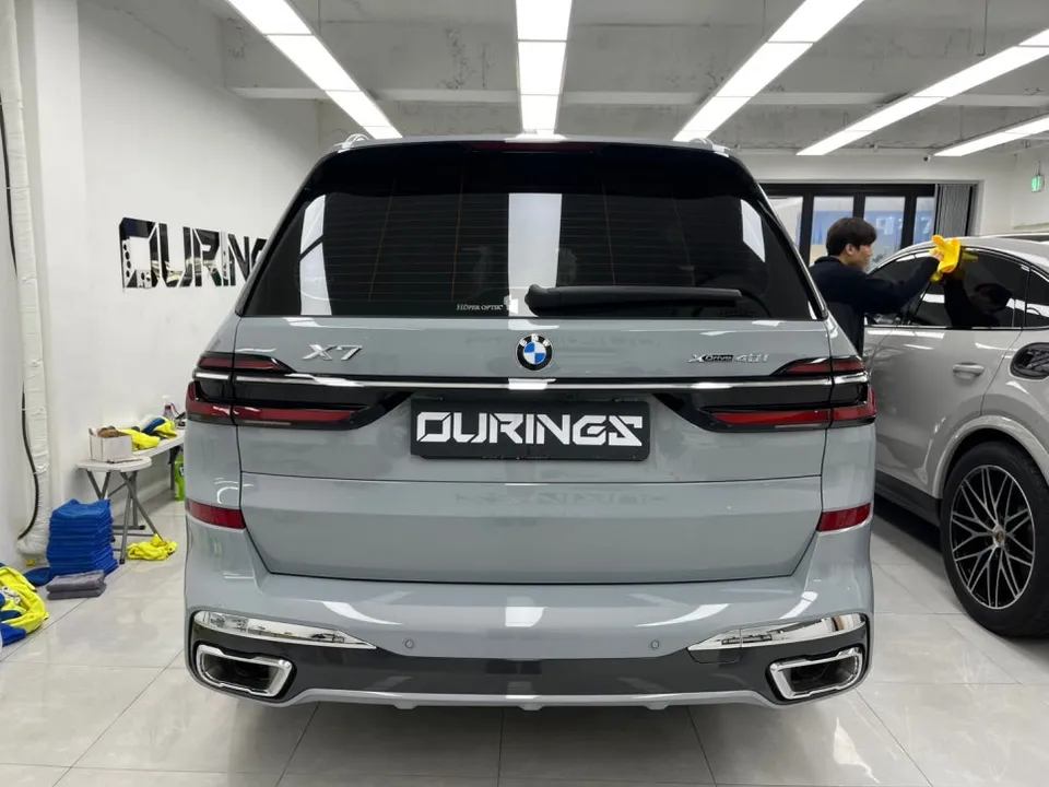 BMW X7 カーラッピング事例|クロームパーツのブラックアウト 施工写真 3-1