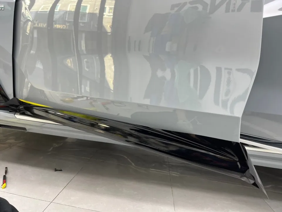BMW X7 カーラッピング事例|クロームパーツのブラックアウト 施工写真 3-2
