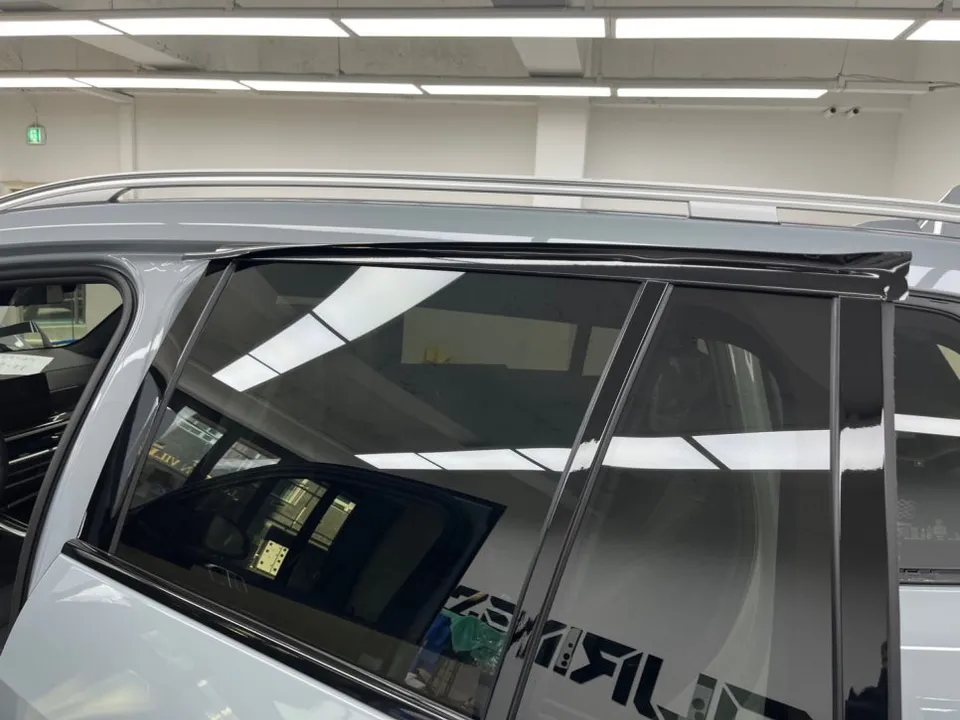 BMW X7 カーラッピング事例|クロームパーツのブラックアウト 施工写真 2-3