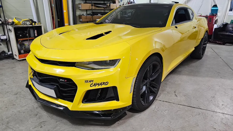 Chevrolet Camaroのカーラッピング事例|事故修理後の色変更 施工写真 3-1
