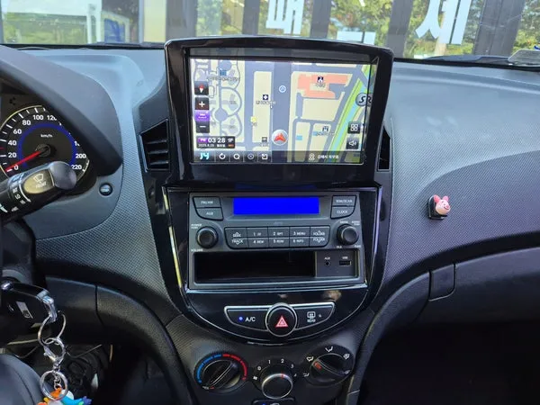 Hyundai AccentのAndroid Auto・CarPlay取付事例 施工写真 2-1